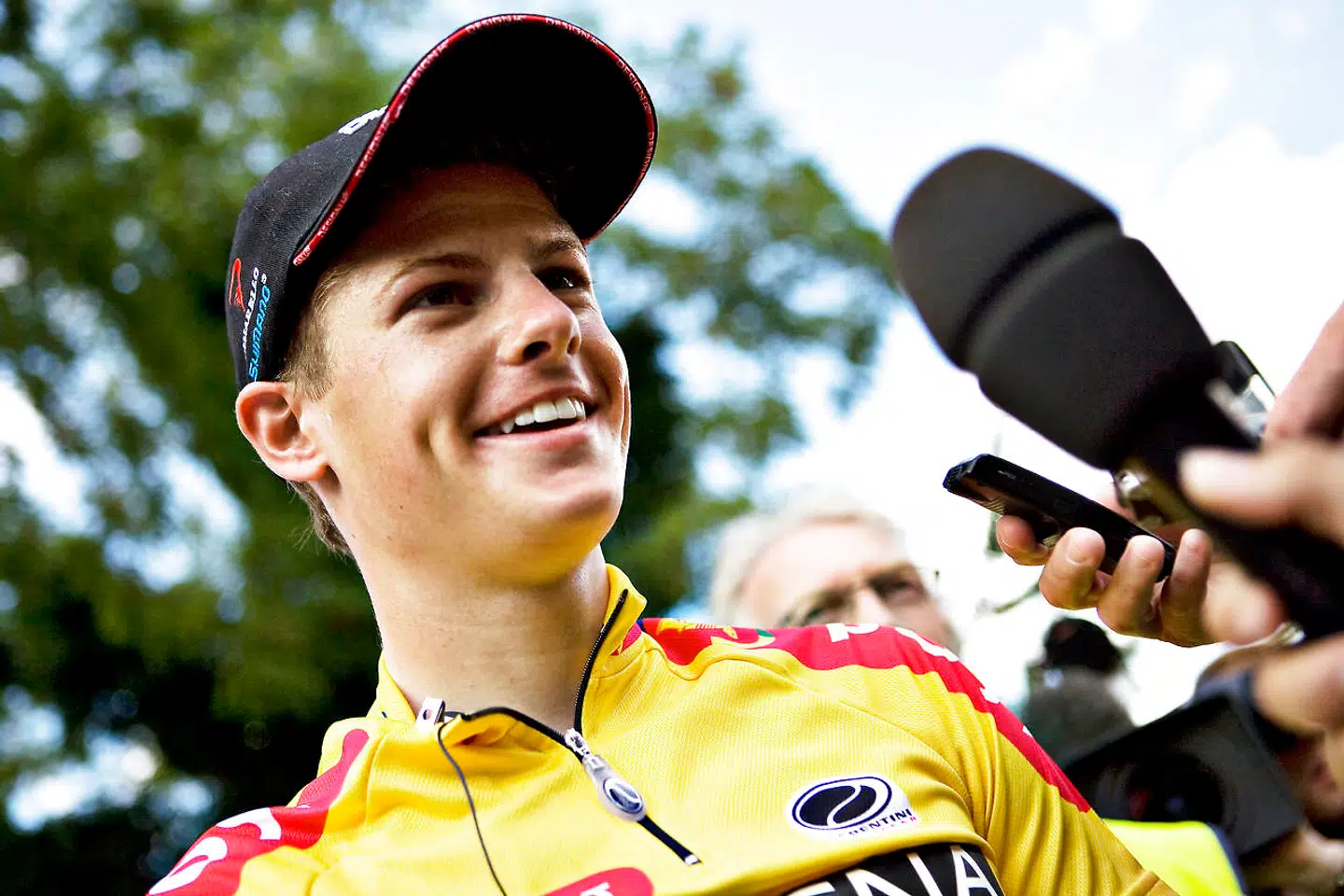 Jakob Fuglsang er i gang med sin 15. sæson som professionel på landevejen. Her fejrer han sejren ved Danmark Rundt i 2008.