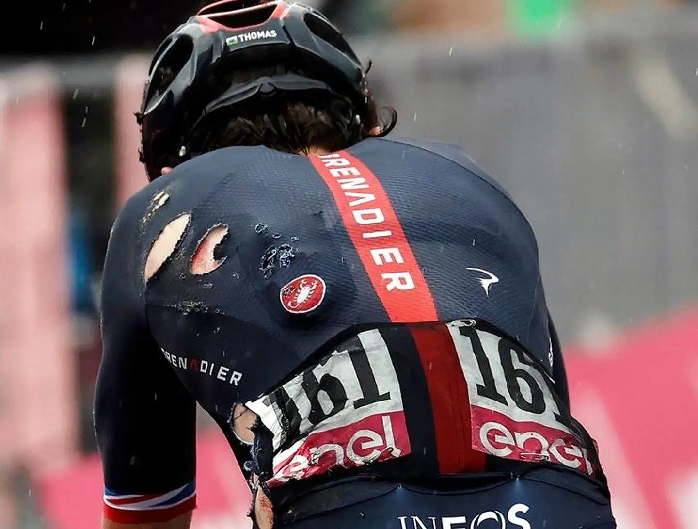 Geraint Thomas var hårdt medtaget efter mandagens styrt.