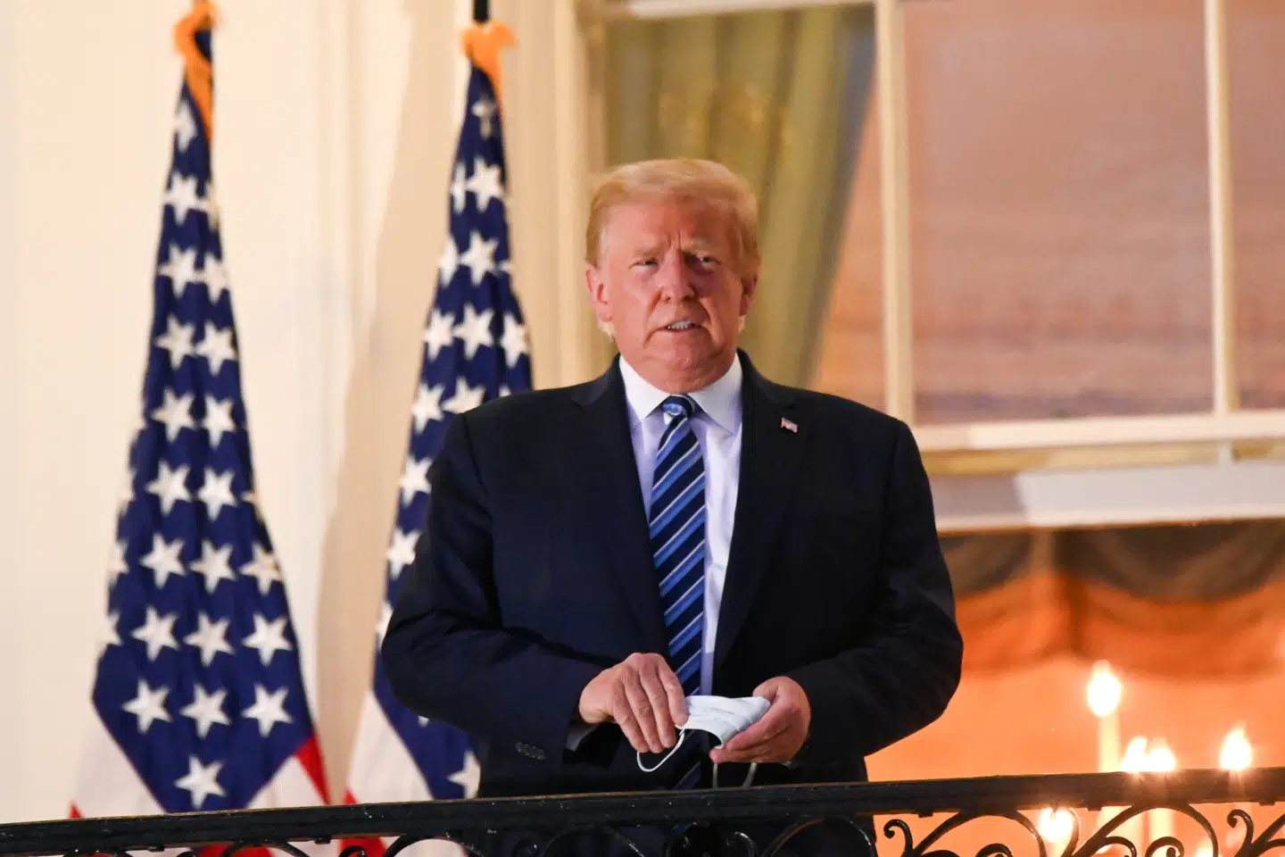 Den amerikanske præsident, Donald Trump, er natten til tirsdag vendt tilbage til Det Hvide Hus efter tre døgns indlæggelse med covid-19. Erin Scott/Reuters