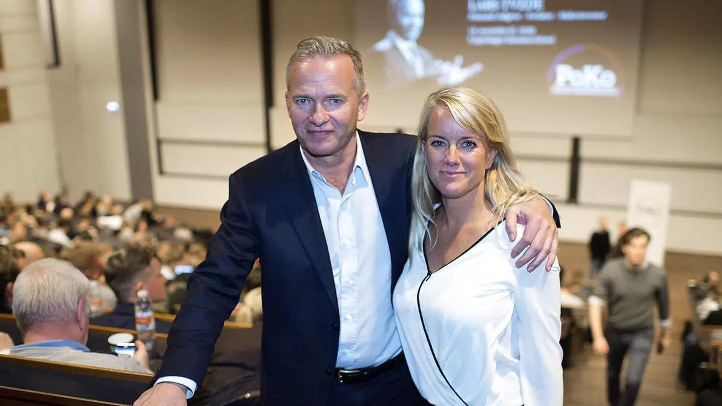 Lars Tvede, der her ses med sin kone Pernille Vermund, har ikke været begejstret for at være blevet draget ind i sagen om Peter Warnøes ulovlige aktionærlån.