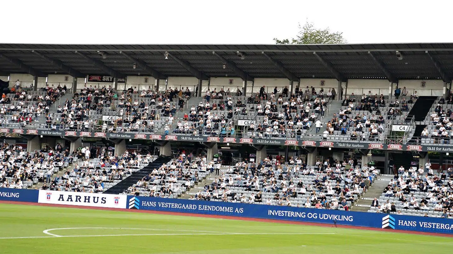 Inden restriktionerne blev lavet om igen, var der lavet en ordning, så der kunne komme mere end 500 tilskuere til fodboldkampe.