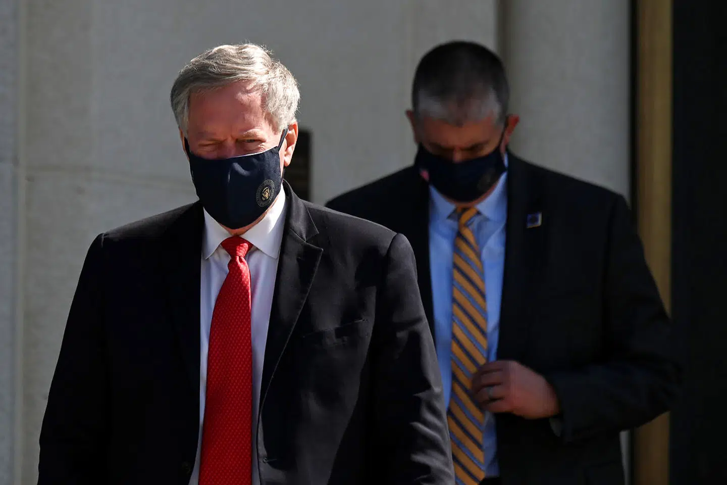 Mark Meadows er stabschef i Det Hvide Hus. Han ses her ankomme til et pressemøde om Donald Trumps helbred i weekenden.