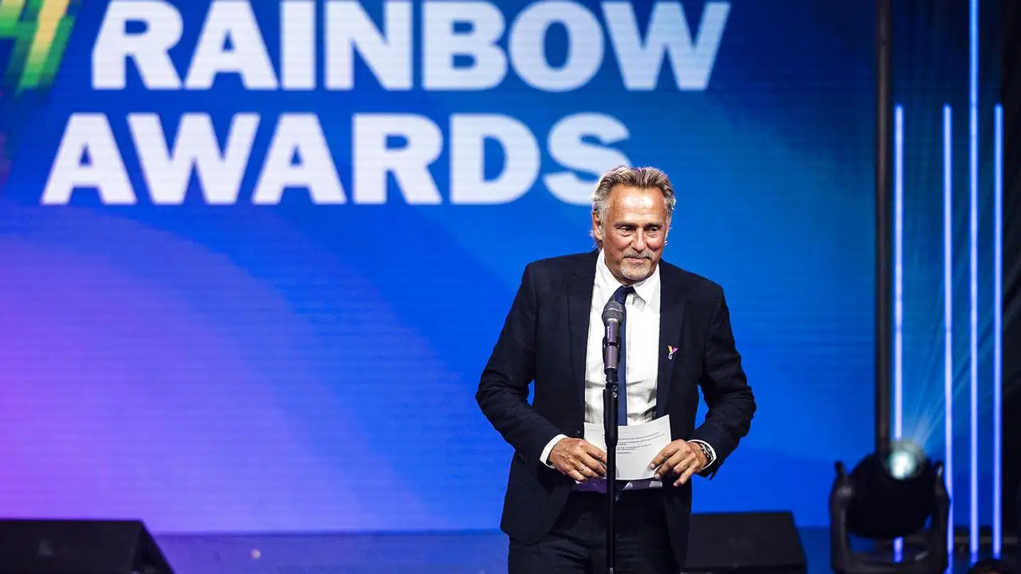 Lars Høgh på scenen ved 'Danish Rainbow Awards'.
