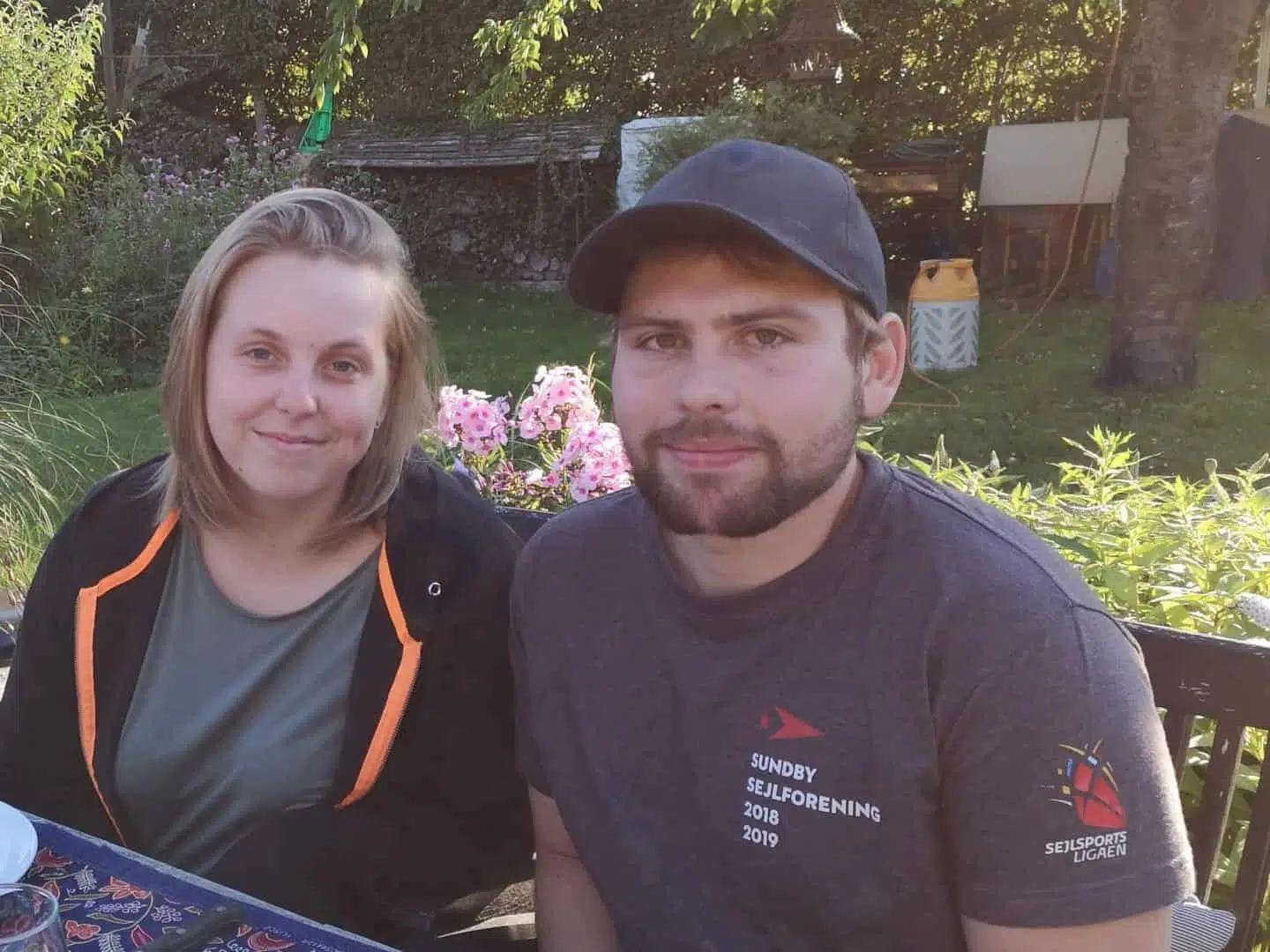 Maiken Skov Andersen og Mikkel Sonne Clifforth har fire gange fundet brød med knuste barberblade i, der hvor de lufter deres hund.