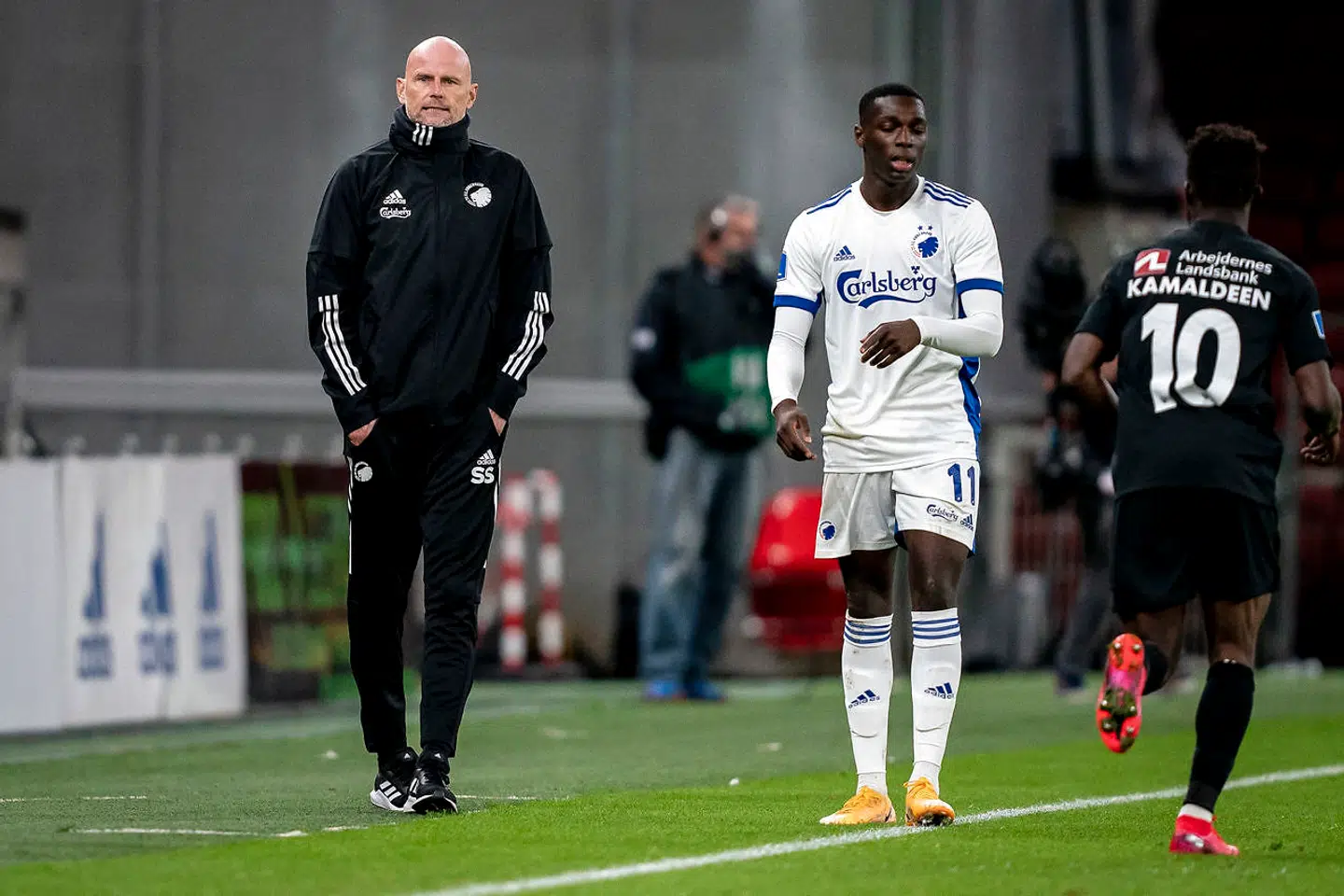 FC Københavns cheftræner Ståle Solbakken og FC Københavns Mohamed Daramy under 3F Superliga-kampen mellem FC København og FC Nordsjælland i Parken i København, søndag den 4. oktober 2020.. (Foto: Mads Claus Rasmussen/Ritzau Scanpix)