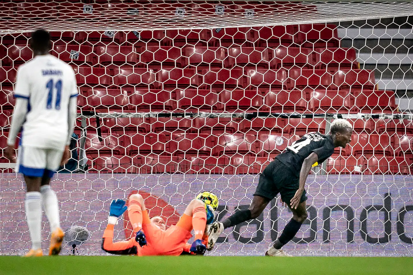 FC Nordsjællands Mohammed Diomande scorer under 3F Superliga-kampen mellem FC København og FC Nordsjælland i Parken i København, søndag den 4. oktober 2020.. (Foto: Mads Claus Rasmussen/Ritzau Scanpix)
