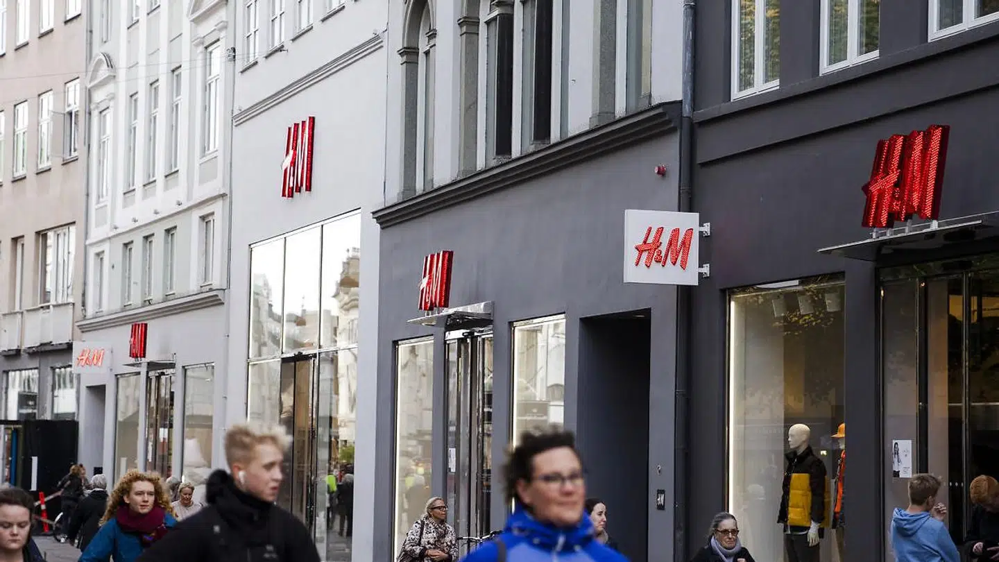 H&M vil lukke 250 af 5.000 butikker på verdensplan som følge af coronakrisen og svigtende salg.