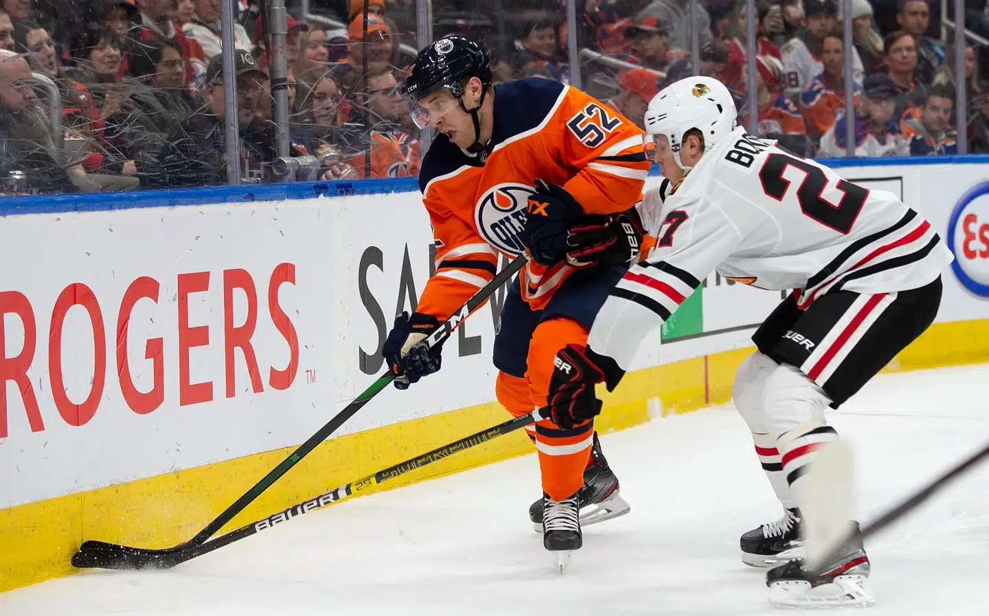 En energisk Patrick Russell, til venstre, i aktion i år for Edmonton Oilers i en kamp mod Chicago Blackhawks.