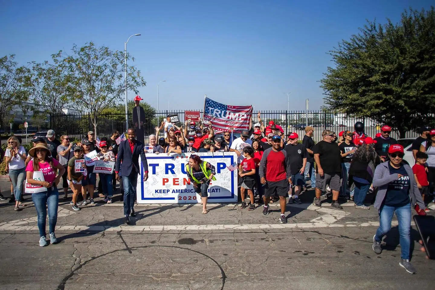 Pro-Trump demonstration lørdag i Long Beach, California.