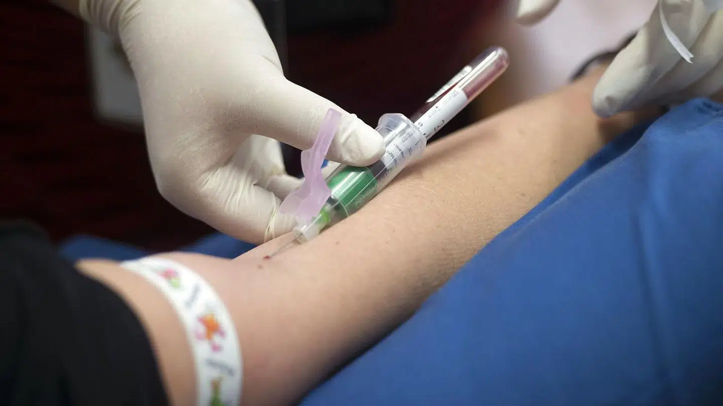 En mulig corona-vaccine vil tage lang tid at distribuere og producere.