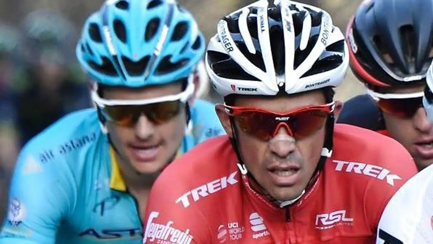 Jakob Fuglsang (tv.) og Alberto Contador i duel under Paris-Nice i 2017.