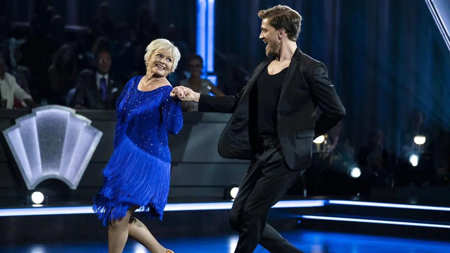 En smilene Hilda Heick i en cha cha cha med Michael Olesen.