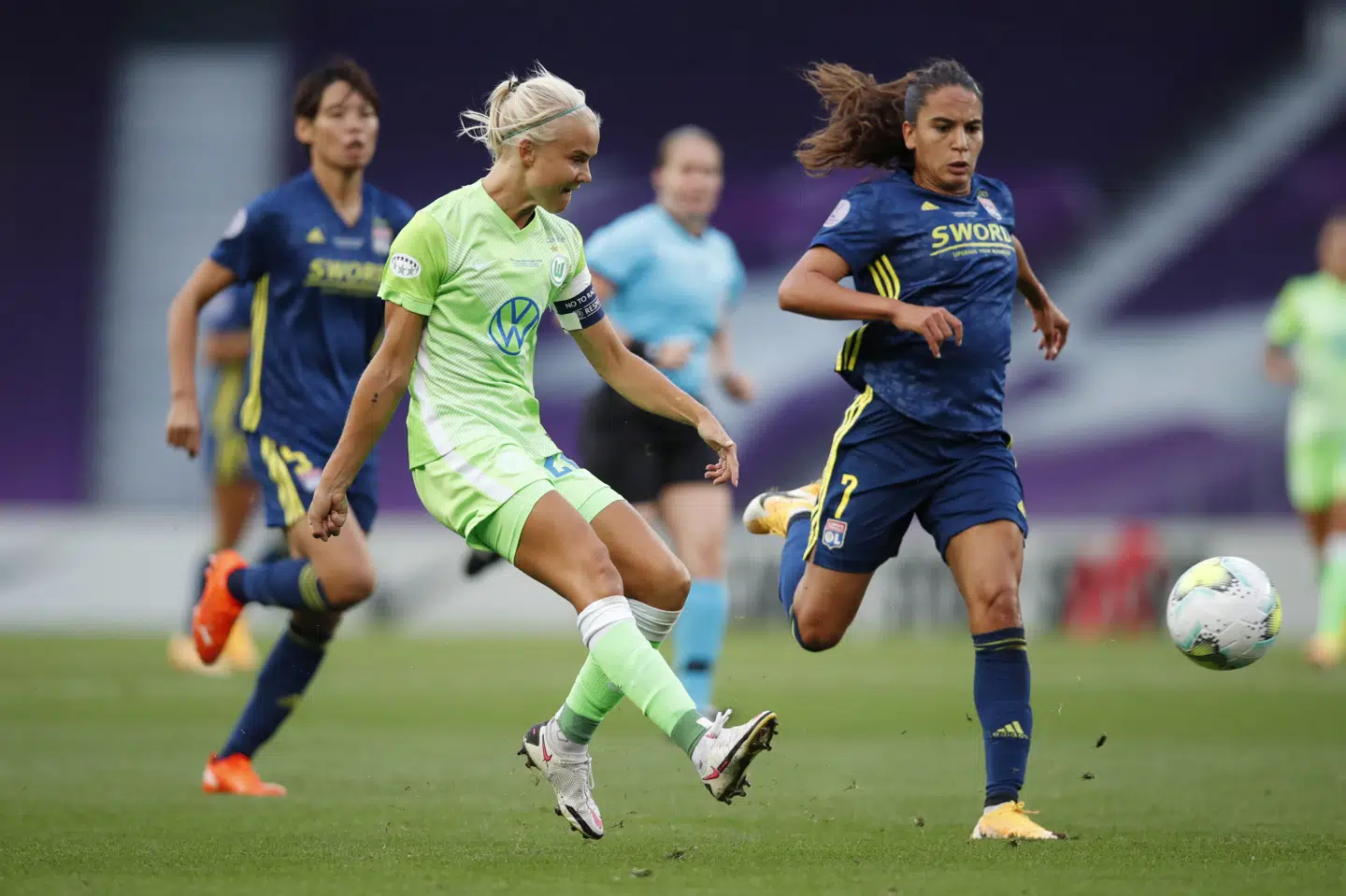 Pernille Harder og Wolfsburg spillede Champions League-finale mod Lyon i den forgangne sæson. (Arkiv) Clive Brunskill/Reuters