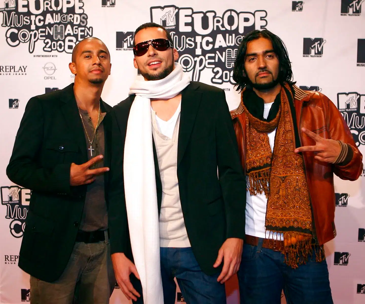 Medlemmerne af Outlandish. Lenny Martinez, Isam Bachiri og Waqas Qadri fotograferet ved MTV Europe Music Awards i 2006.