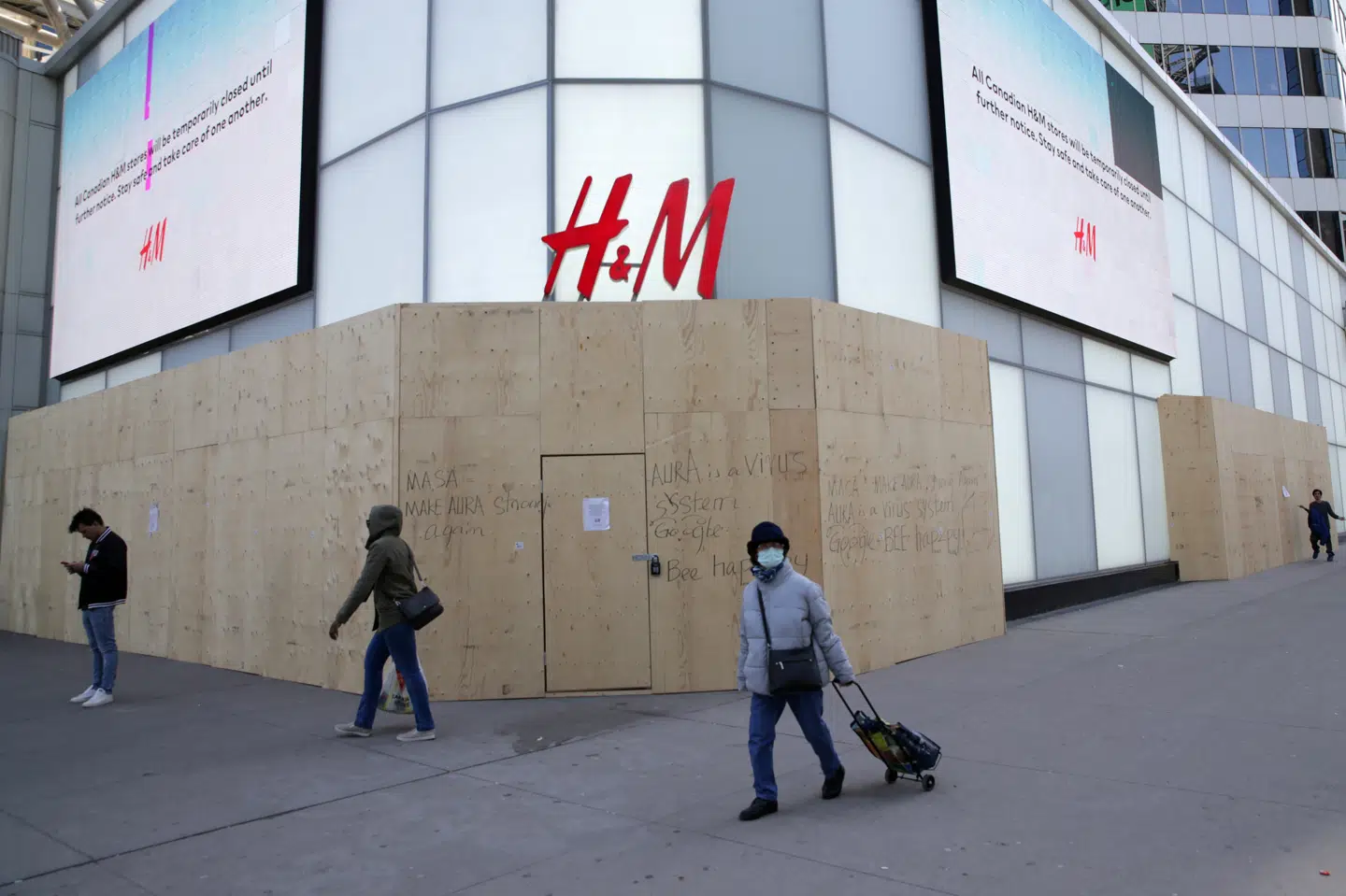 Svigtende salg betyder, at den svenske tøjkæde H&M lukker 250 butikker. (Arkivfoto) Chris Helgren/Reuters