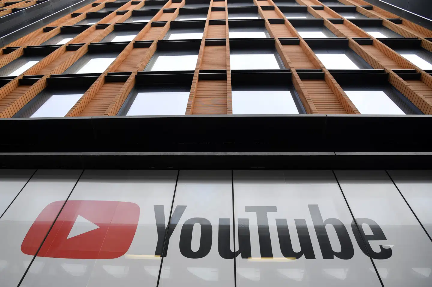 YouTube er verdens mest benyttede videostreamingtjenste. De sidste to måneder har den været uden dansk musik, men nu er parterne nået til enighed om en ny aftale. (Arkivfoto) Toby Melville/Reuters