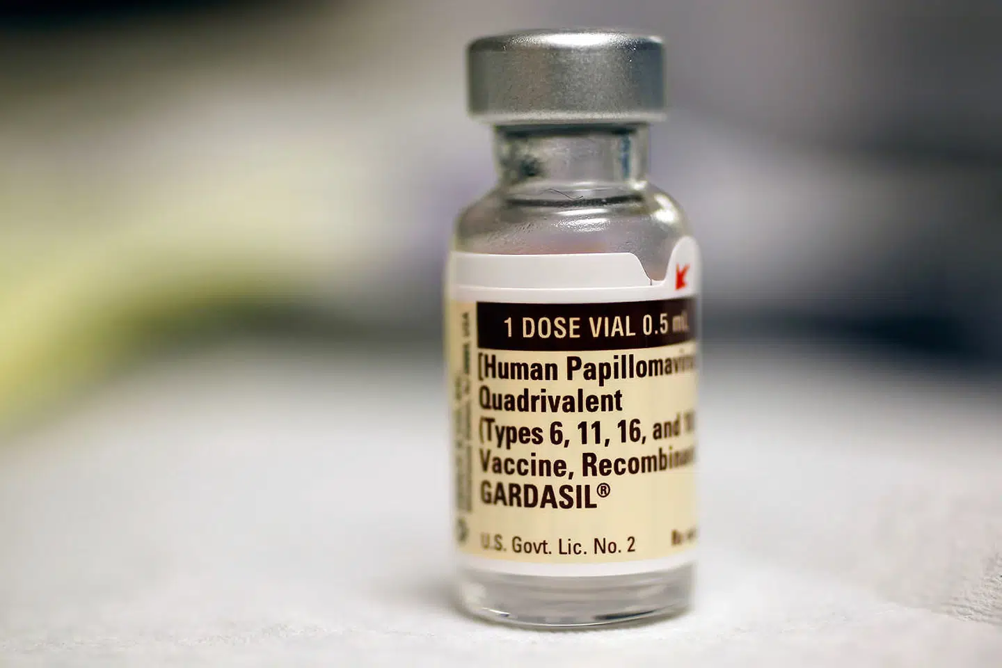 Flere piger i hovedstadsområdet siger nej til hpv-vaccine - - - - -ARKIV- - RB PLUS Flest klager over hpv-vaccine i Danmark - - - - - RB PLUS Danmark skifter omstridt kræftvaccine ud. ARKIVFOTO.Se Ritzau 25/9 2015 09.06.- - Danmark skifter omstridt kræftvaccine ud. HPV-vaccinen Gardasil bliver udskiftet med en billigere vaccine. Overlæge frygter, at det vil nulstille forskningen, men Sundhedsstyrelsen afviser bekymringer. // RB PLUS Hjælp på vej til HPV-vaccinerede piger.