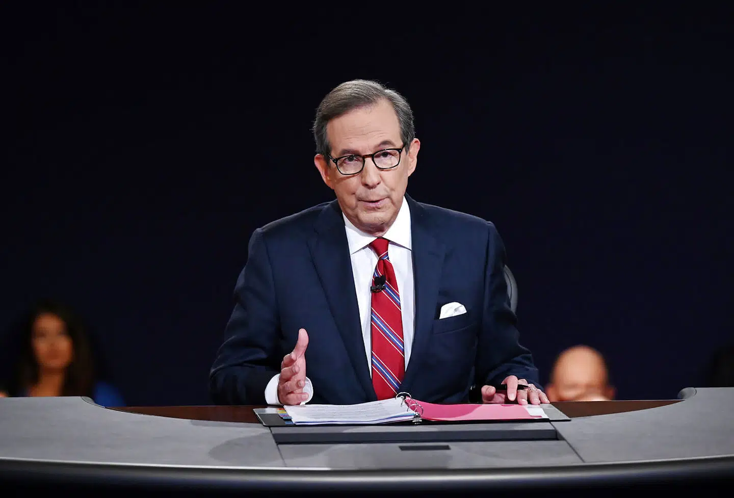 Debate moderator and Fox News anchor Chris Wallace directs the first 2020 presidential campaign debate between U.S. President Donald Trump and Democratic presidential nominee Joe Biden held on the campus of the Cleveland Clinic at Case Western Reserve University in Cleveland, Ohio, U.S., September 29, 2020. Olivier Douliery/Pool via REUTERS