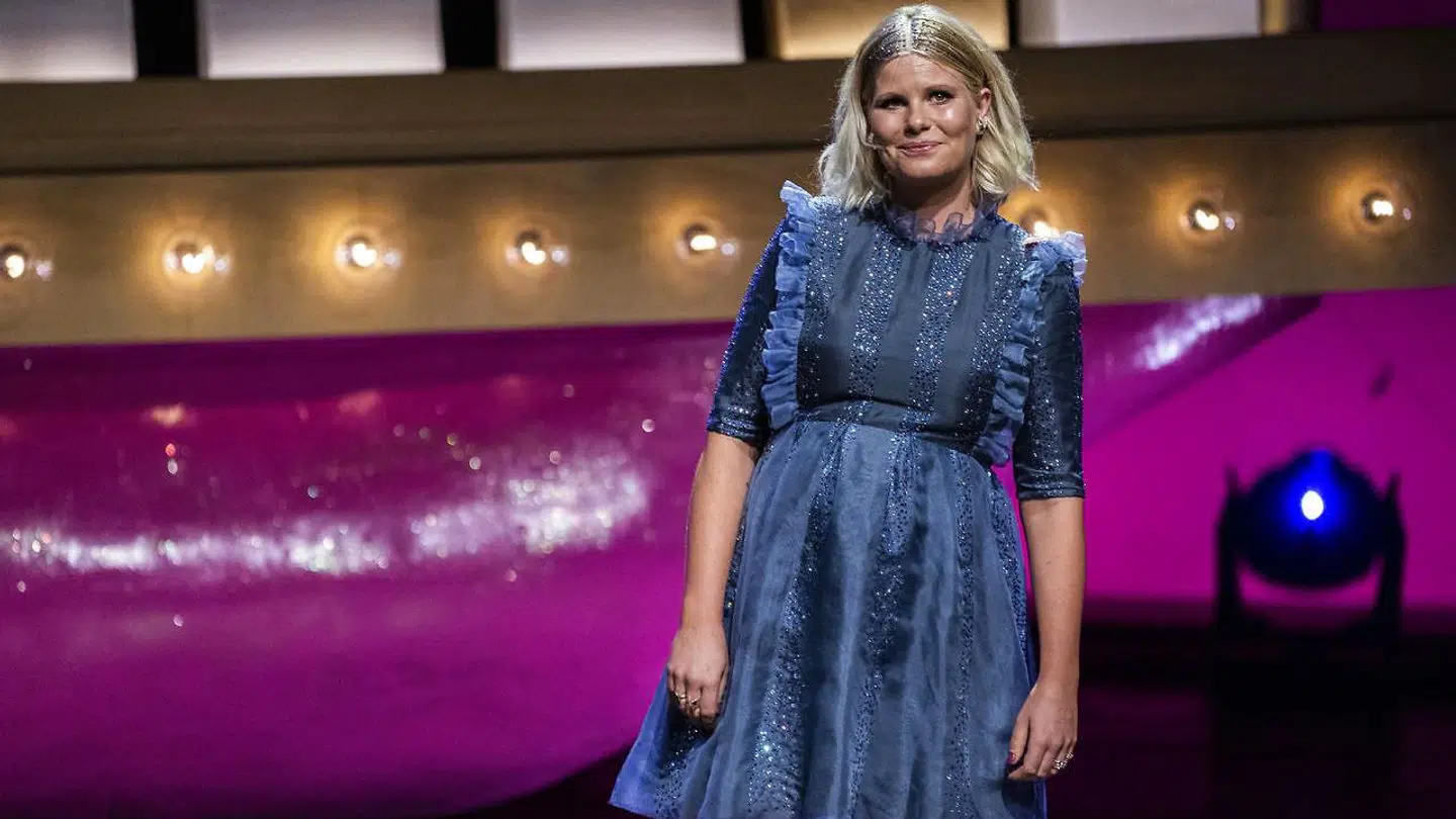 Sofie Linde på scenen ved ZULU Comedy Galla 2020. Her startede en debat om sexchikane i den danske mediebranche, som har bredt sig til Christiansborg og resten af samfundet.