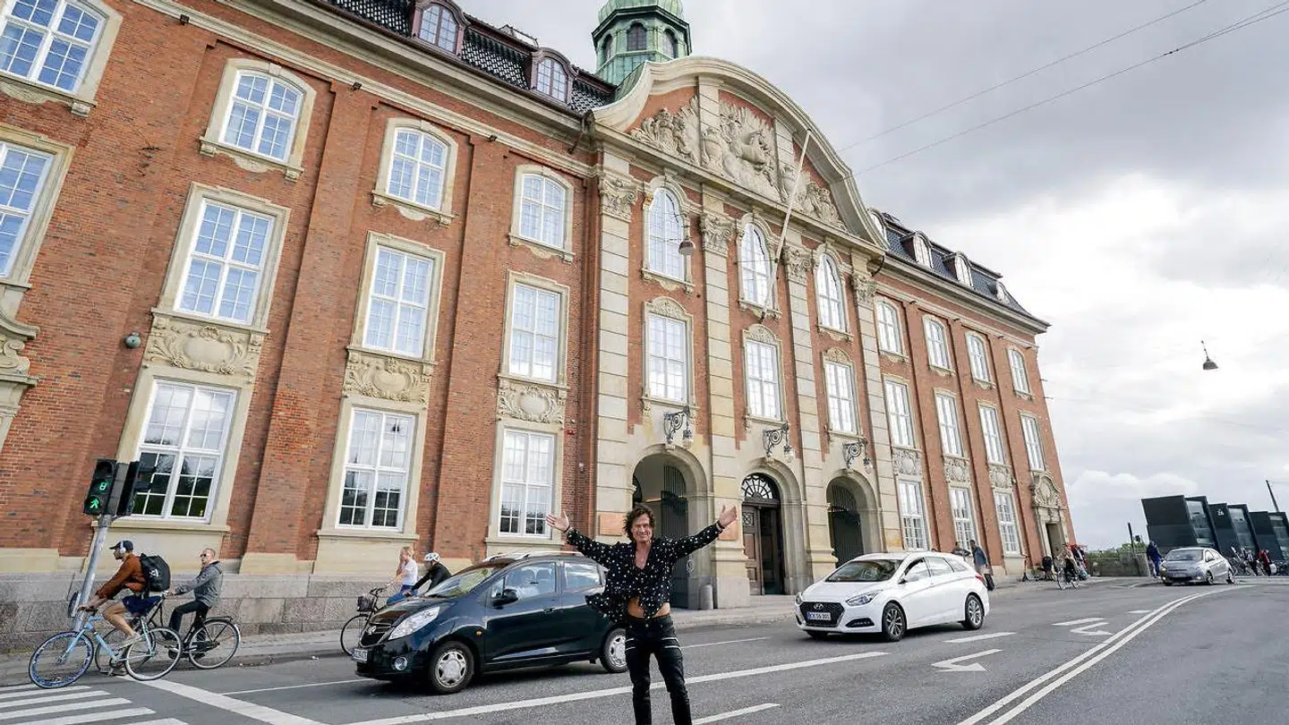 Petter Stordalen foran hans nye hotel i København, Villa Copenhagen.