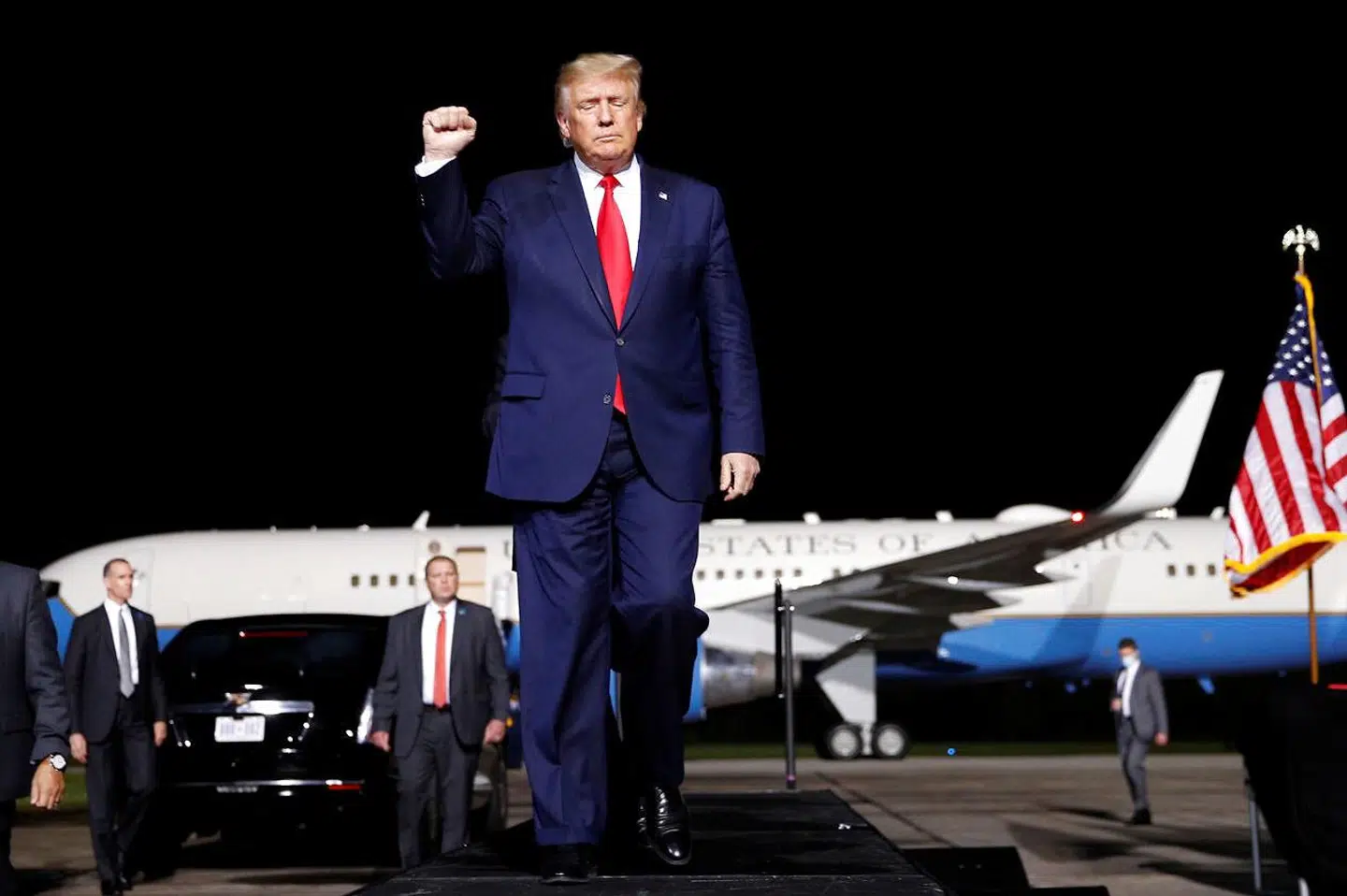 Donald Trump rejser landet tyndt.