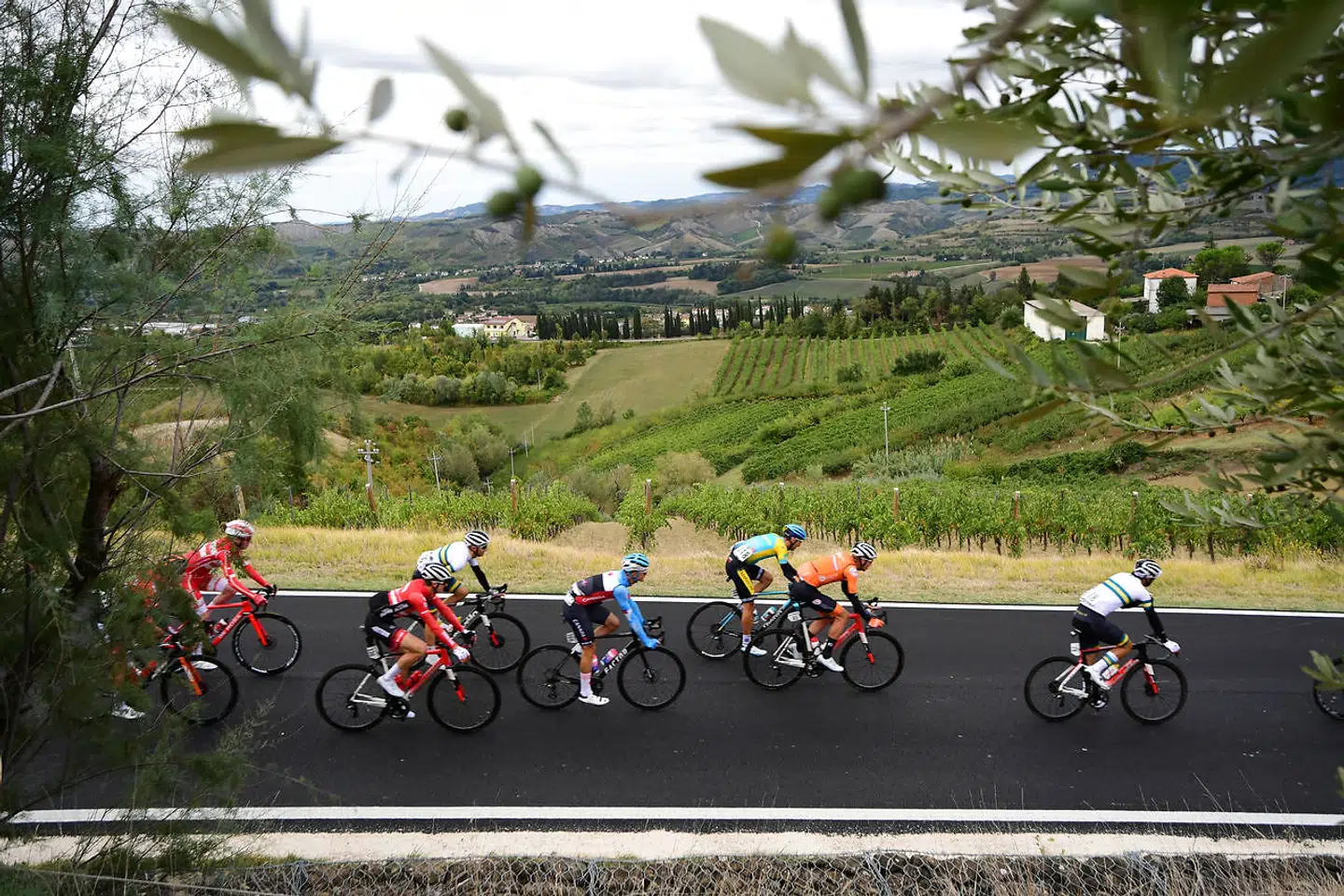 Rytterne skal køre ni omgange af cirka 28,6 kilometer i Italien, inden en ny verdensmester bliver kåret.