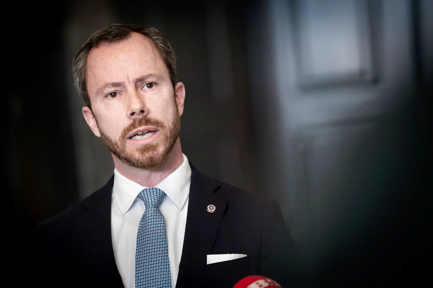 Jakob Ellemann-Jensen er sygemelt efter en operation for to diskusprolapser. Imens er næstformand i Venstre, Inger Støjberg, fungerende formand.