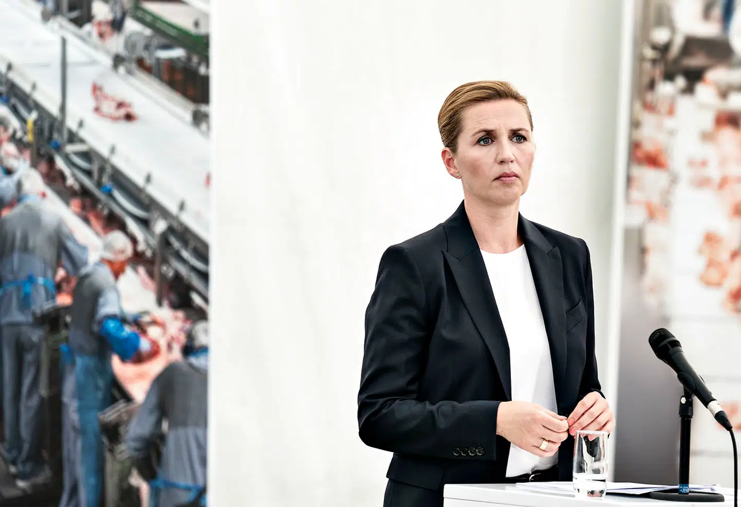 Statsminister Mette Frederiksen, finansminister Nicolai Wammen, skatteminister Morten Bødskov og beskæftigelsesminister Peter Hummelgaard på pressemøde på Danish Crown i Horsens tirsdag den 18. august 2020. Regeringen præsenterer sit nye udspil: Ny ret til tidlig pension - værdig tilbagetrækning for alle.. (Foto: Henning Bagger/Ritzau Scanpix)