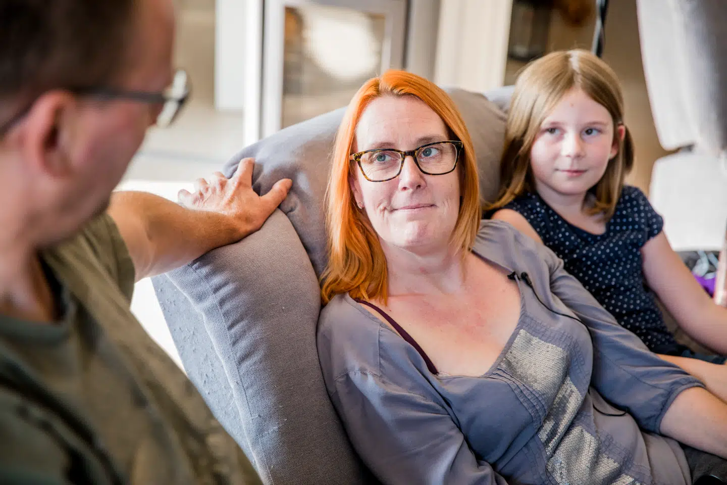 46-årige Tina Jensen sætter stor pris på den hjælp, hun har fået af sin mand, 50-årige Henrik, og datteren Emma på ni år. »Det har også været en rigtig hård tid for dem,« siger hun. Foto: Nikolai Linares/Byrd.
