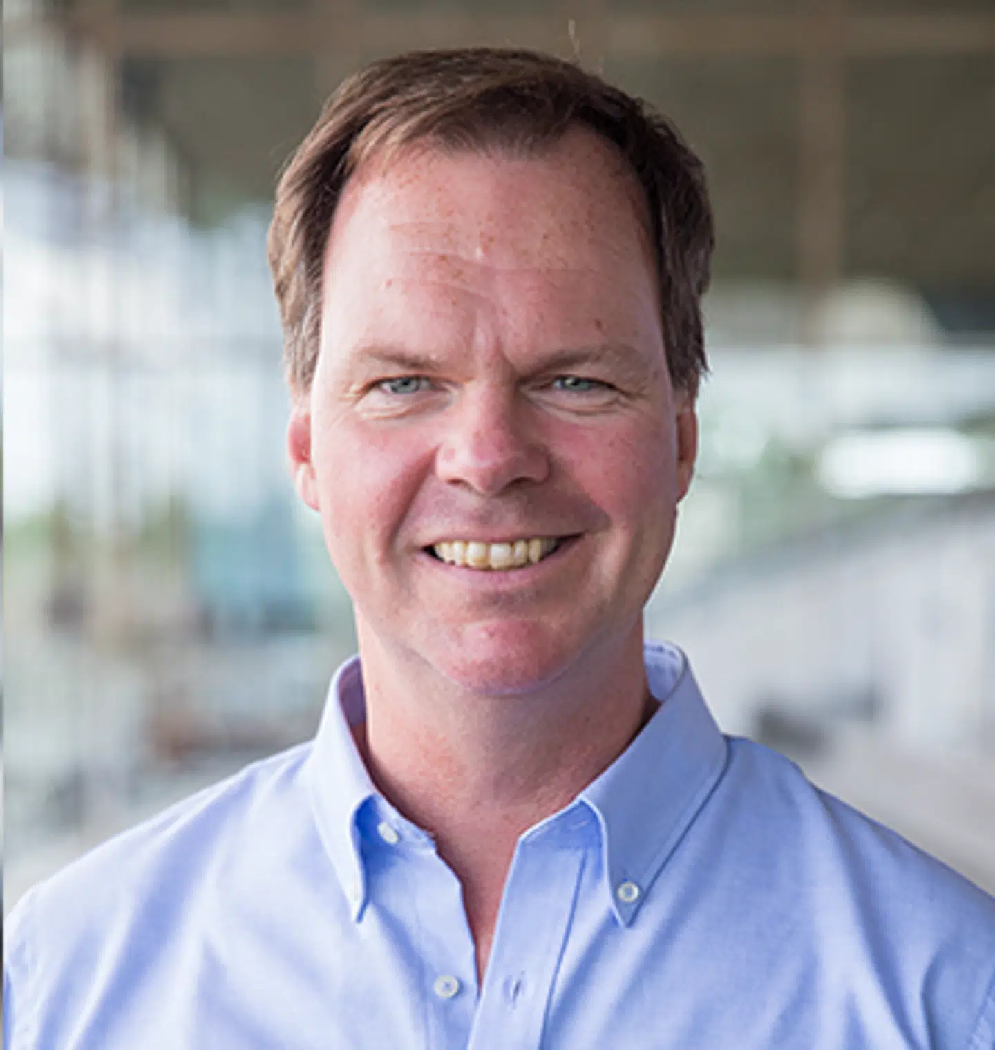 Mads Leth, ejer af Skimmelfri, har valgt at få testet sine ansatte i en privat virksomhed, da ventetiden i det offentlige er for lang.