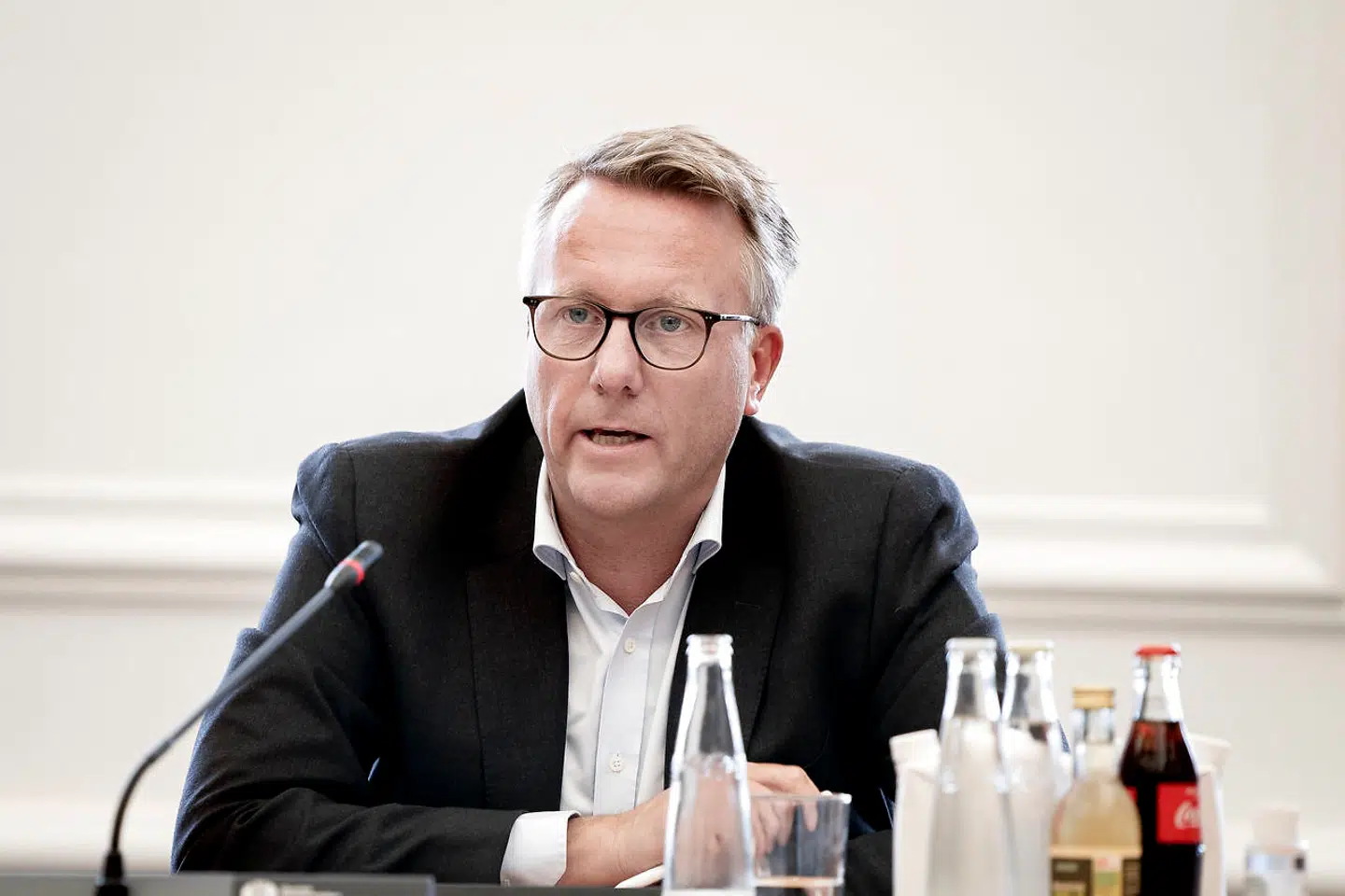 Skatteminister Morten Bødskov (S) og erhvervsminister Simon Kollerup (S) er i samråd indkaldt af Enhedslistens Rune Lund om støtte til virksomheder med forbindelser til skattely, på Christiansborg onsdag den 26. august 2020.. (Foto: Liselotte Sabroe/Ritzau Scanpix)