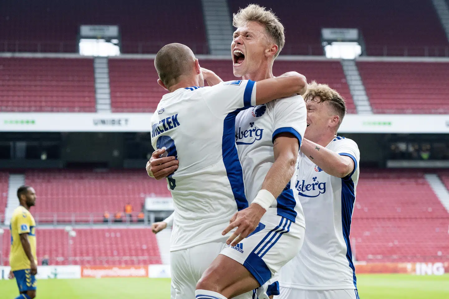 FC Københavns Viktor Fischer (i midten) kunne juble over en 1-0-føring mod Brøndby i søndags, men det endte med et 1-2-nederlag. Nu halter FCK seks point efter Brøndby, som er et af de hold, Fischer gerne vil overhale i den hjemlige liga. Claus Bech/Ritzau Scanpix