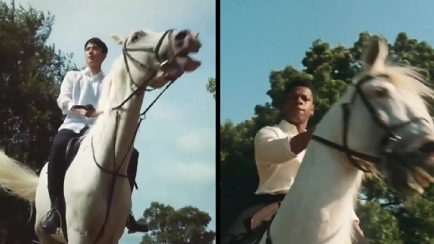 Til venstre ses den kinesiske skuespiller i reklamen, mens John Boyega ses til højre i den originale udgave.