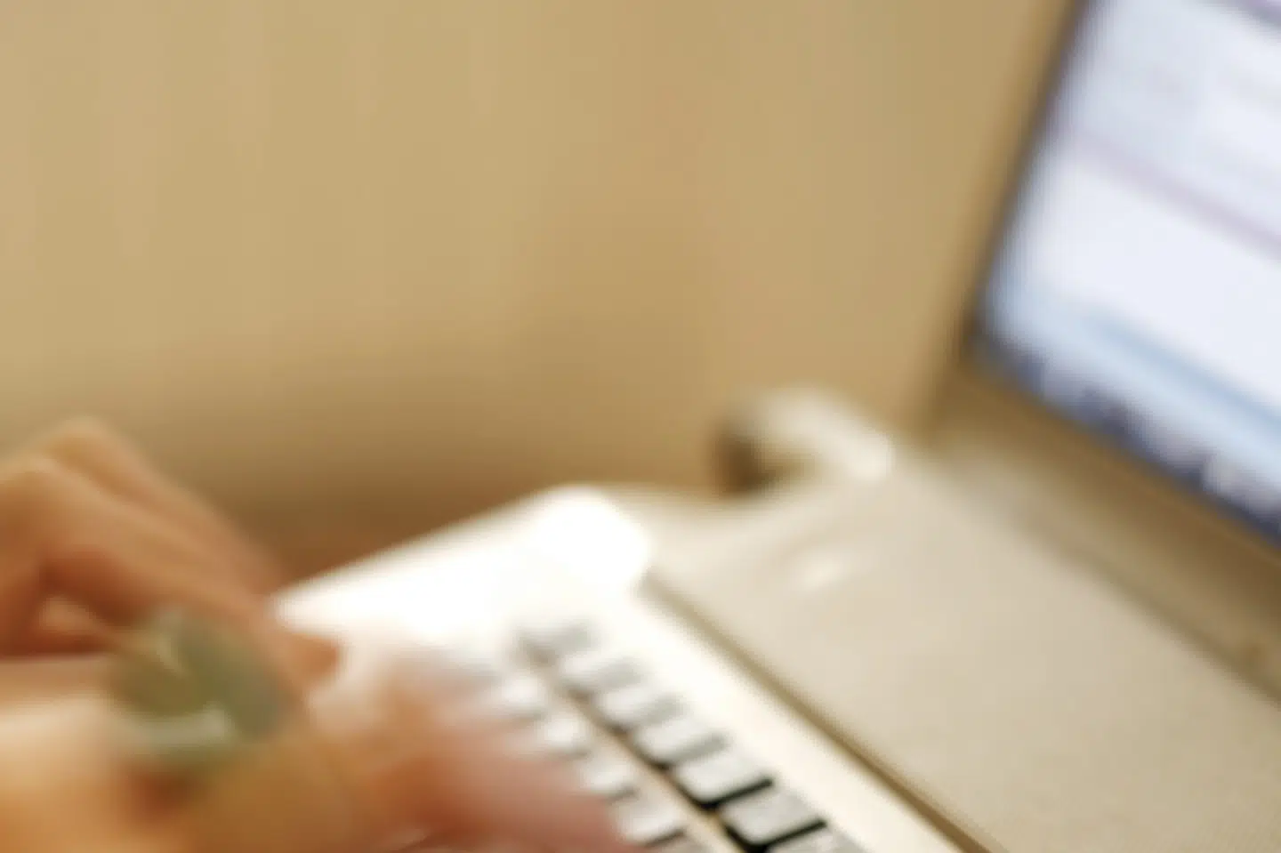 Antallet af anmeldelser af overtrædelser af straffelovens paragraf 264 d - deling af private billeder og beskeder - er mere end fordoblet fra 2011 til 2015, skriver Politiken. Free/Colourbox