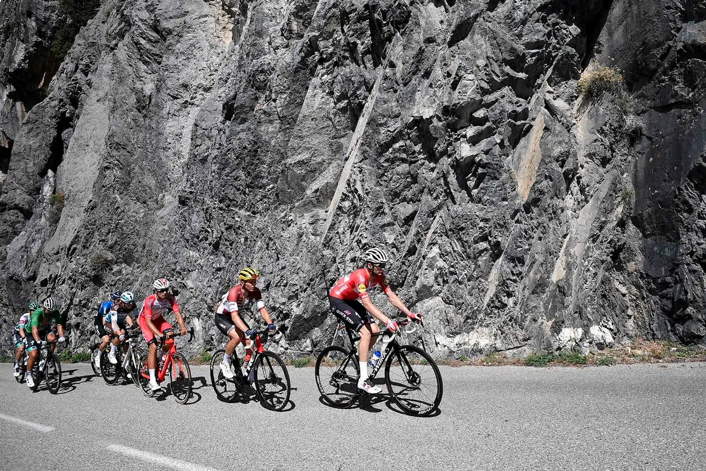 Kasper Asgreen (forrest) har igen trukket feltet i utallige kilometer under årets Tour de France.