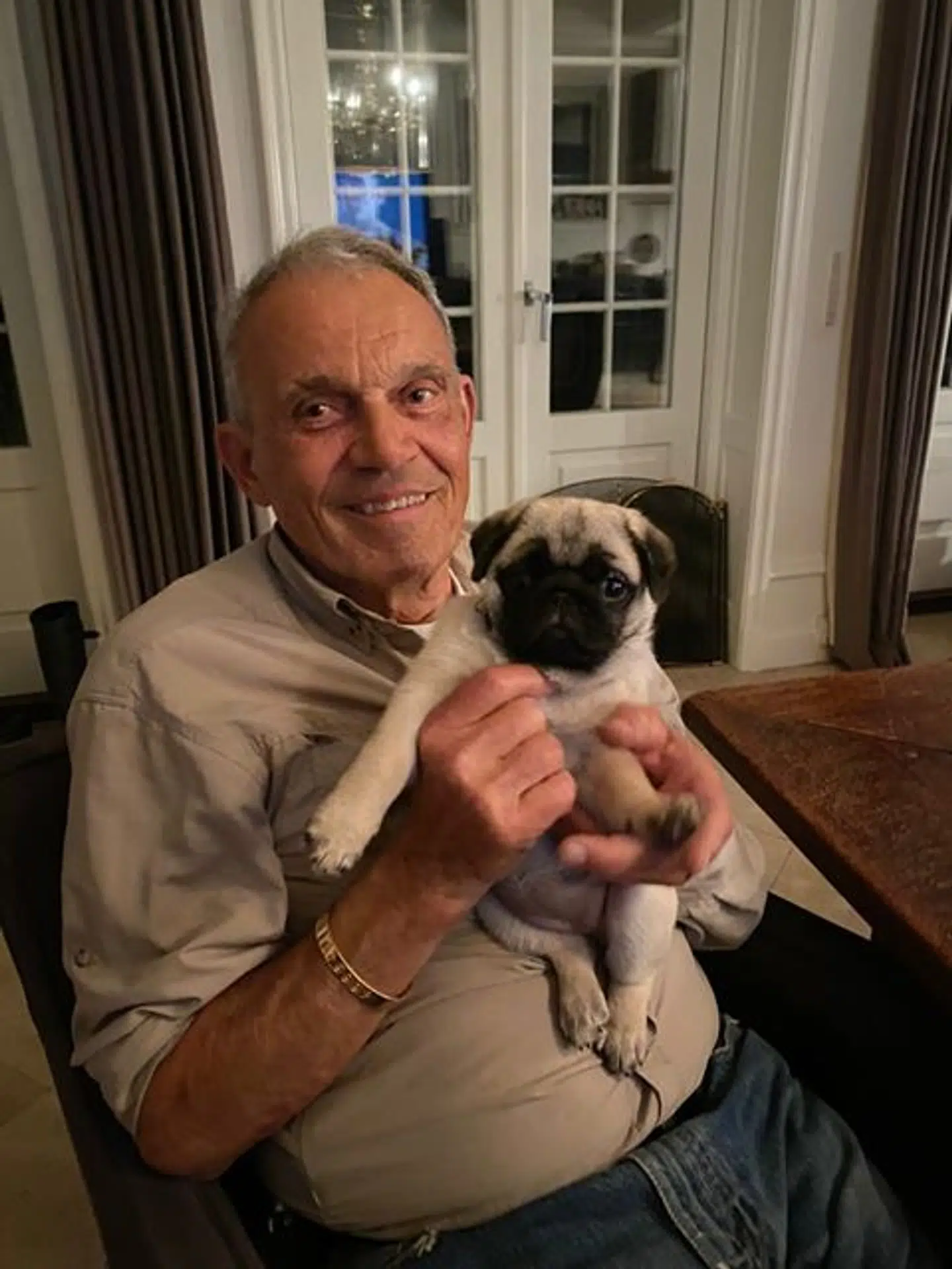 Karsten med parrets nye hund.