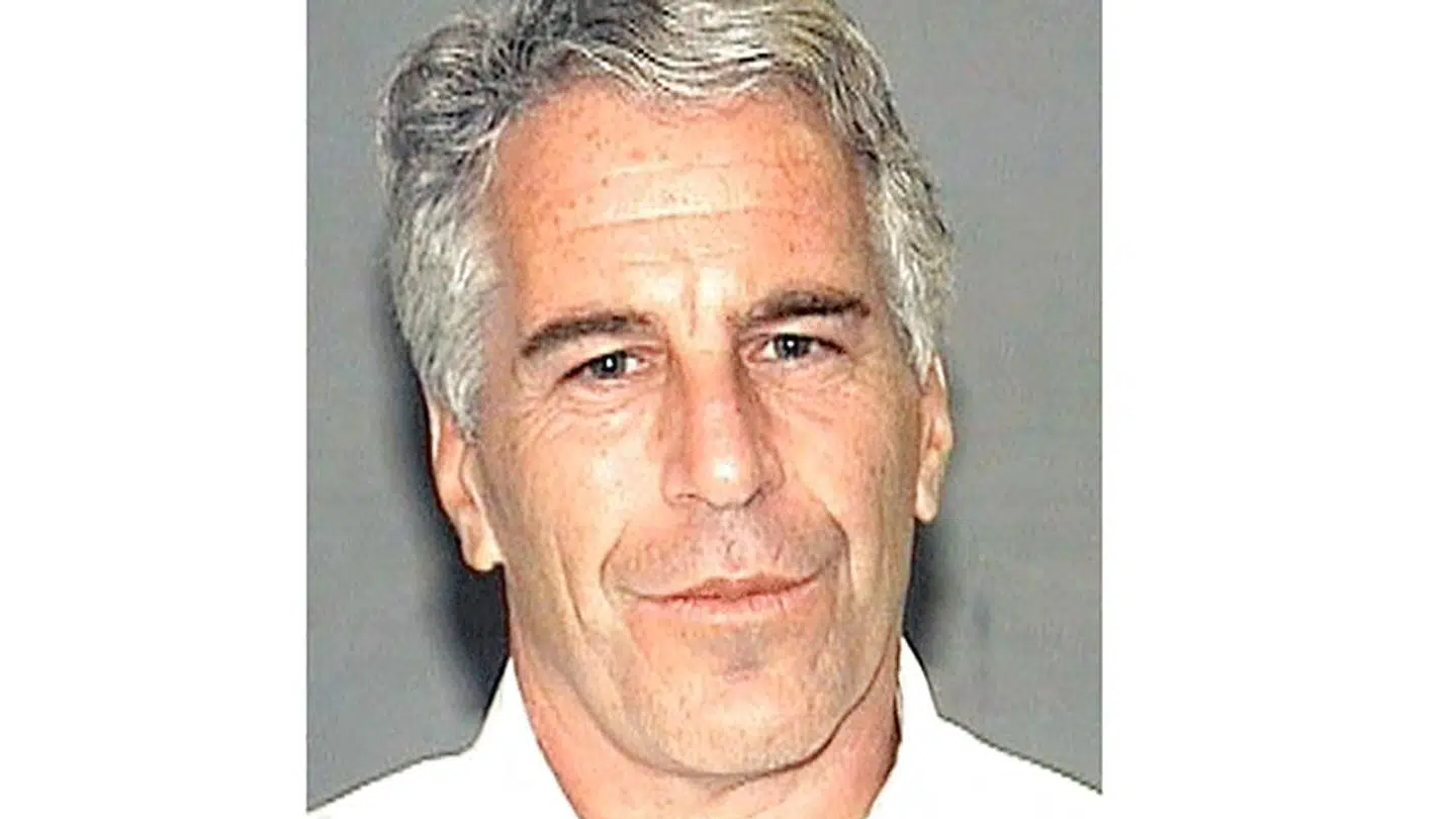 Epstein begik selvmord i sin fængselscelle sidste år. Nu står hans tidligere kok frem med informationer.