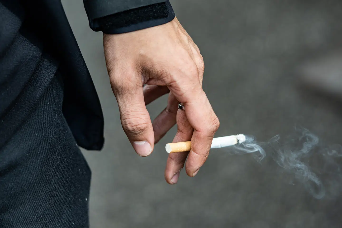 Toldstyrelsen ved godt, at der slipper smuglercigaretter gennem deres kontrol. Og det er klart, at det illegale marked vokser, når det med afgiftsstigningerne er blevet dyrere at købe cigaretter i Danmark, lyder det fra styrelsen. (Arkivfoto). Emil Helms/Ritzau Scanpix