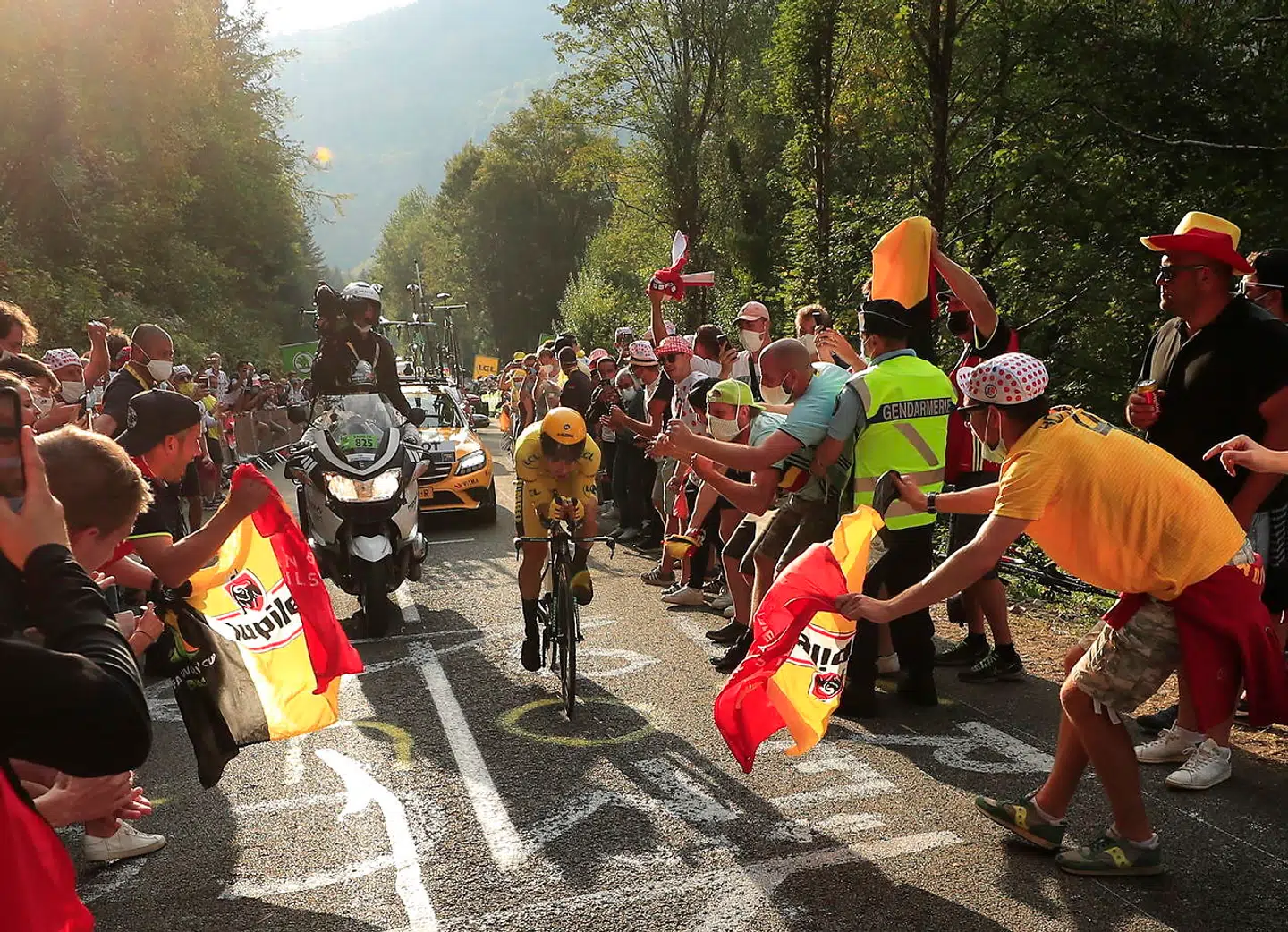 Der var godt pakket på Planche des Belles Filles, da Tour de France skulle afgøres på enkeltstarten lørdag.