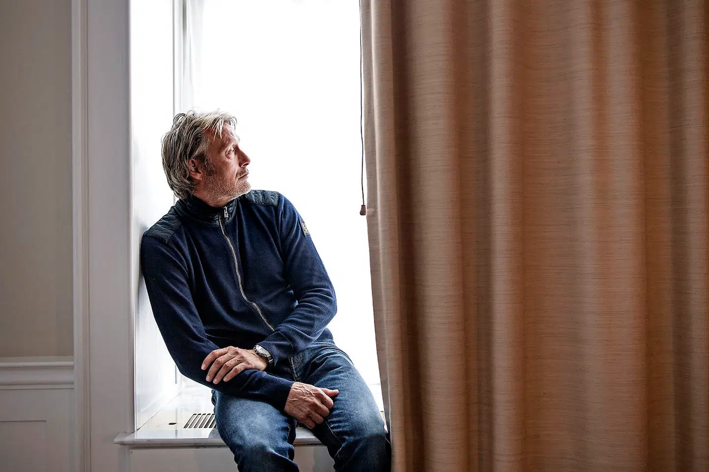 Mads Mikkelsen forstår ikke, hvor så mange i hans egen generation har så travlt med at jagte drømme, at de glemmer at nyde nuet.
