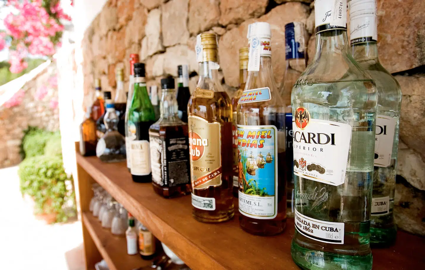 Barer og restauranterne tjener i sær gode penge på våde varer.