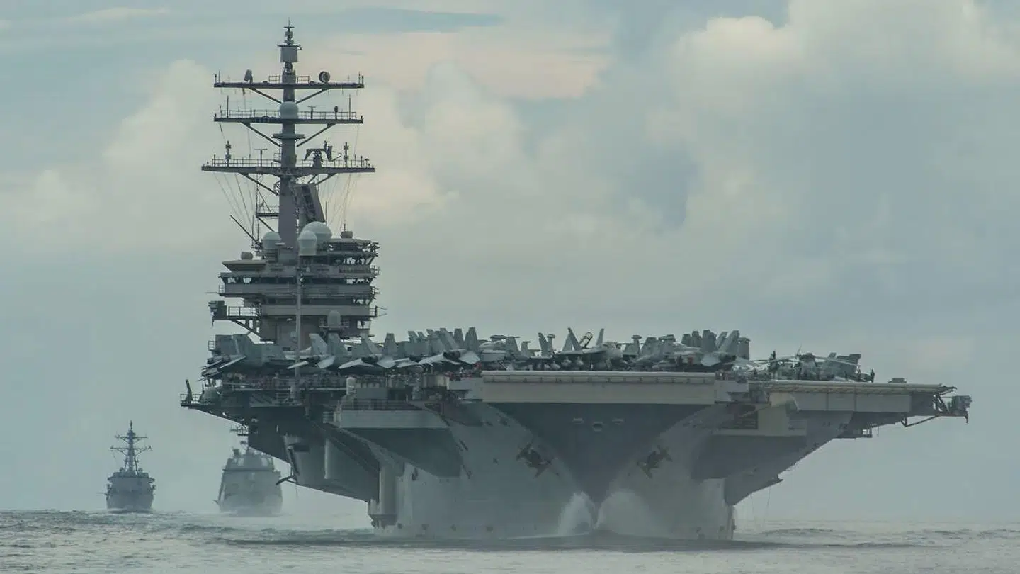 USA har deres helt store krigsskibe i havområdet nær Guam. Her er det hangarskibet USS Ronald Reagan.
