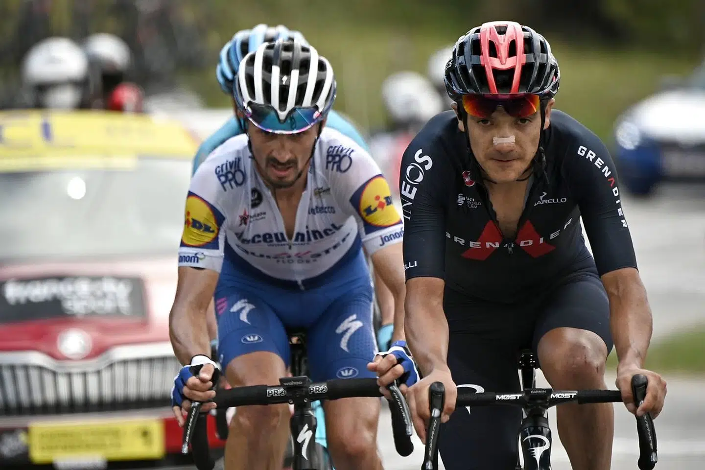 Team Ineos rider Ecuador's Richard Carapaz (R) leads the escapees during the 17th stage of the 107th edition of the Tour de France cycling race, 170 km between Grenoble and Meribel, on September 16, 2020. (Photo by Anne-Christine POUJOULAT / AFP)