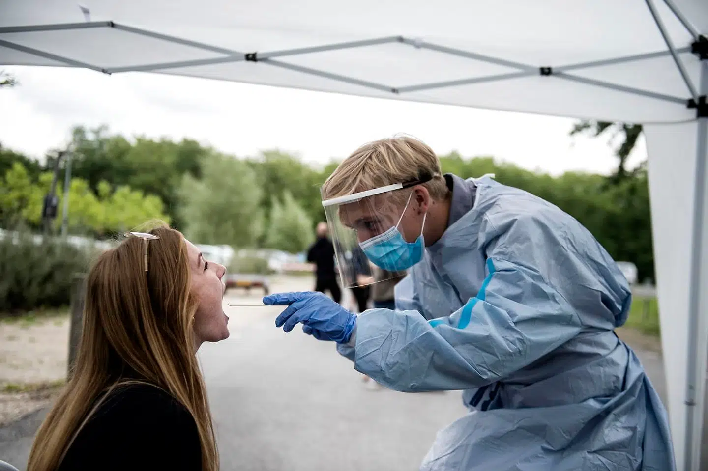 Coronatests skal reserveres til dem med symptomer og dem, der har været i kontakt med smittede, mener Niels Strandberg Pedersen. (Foto: Tim Kildeborg Jensen/Ritzau Scanpix)