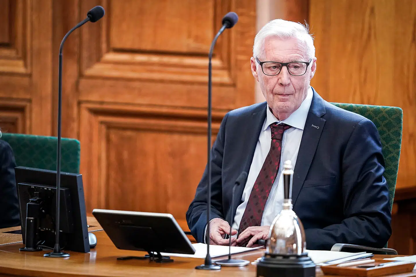 »Jeg vil gerne slå fast, at seksuel chikane naturligvis er helt uacceptabelt. Også i dansk politik. Ingen kvinder i Folketinget skal acceptere sexistiske bemærkninger,« siger socialdemokratiets Henrik Dam Kristensen, der er formand for Folketinget.