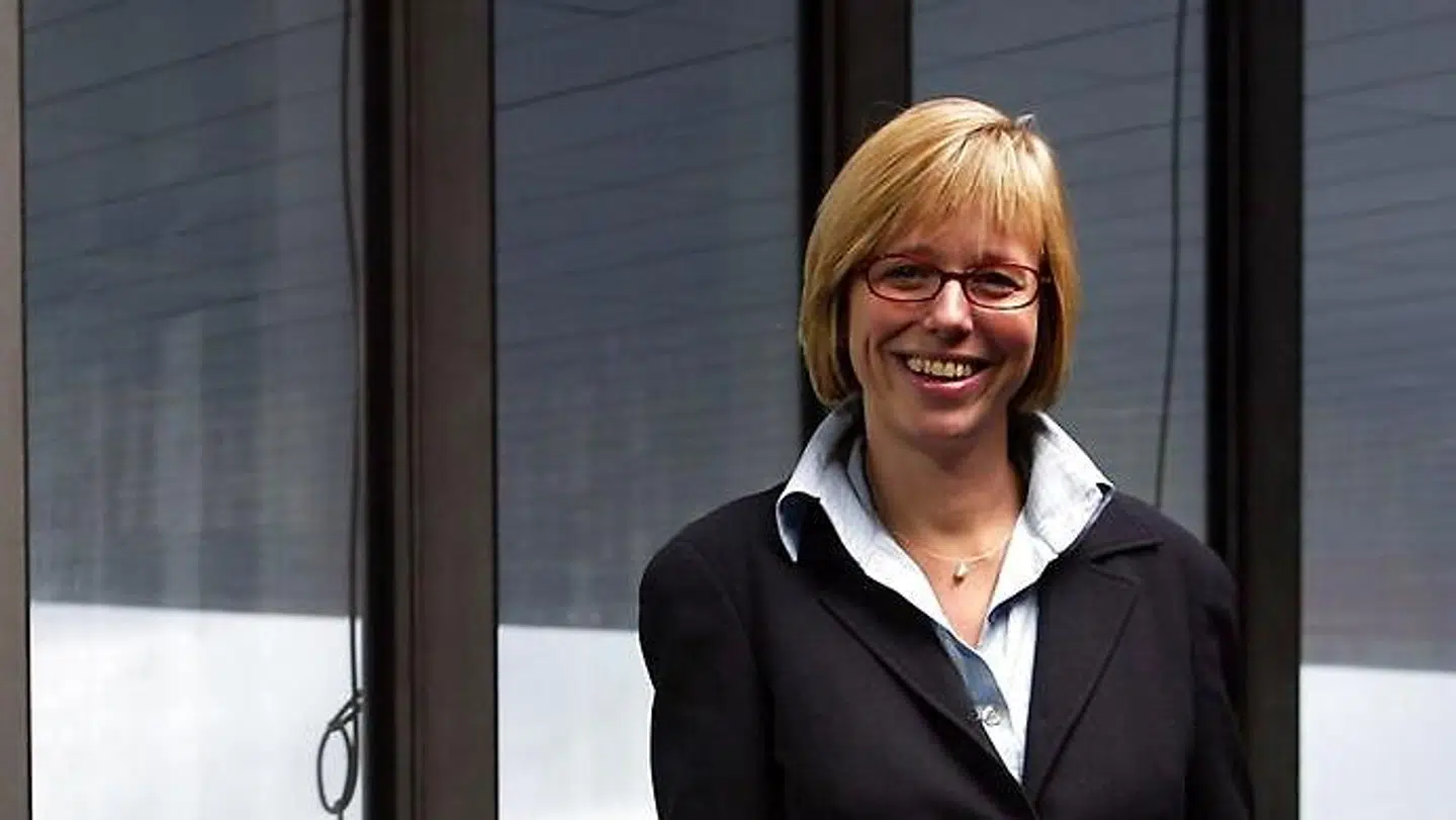Ulla Pors har været hos TV 2 i mange år. Her ses hun, da hun var journalist for stationen i 2004.