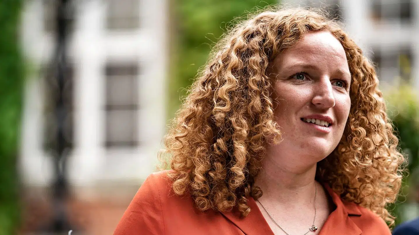 Rosa Lund (EL) mener ikke, at Jeppe Kofod skal »straffes for evigt«. Dermed vil Enhedslisten ikke fjerne tæppet under udenrigsministeren.