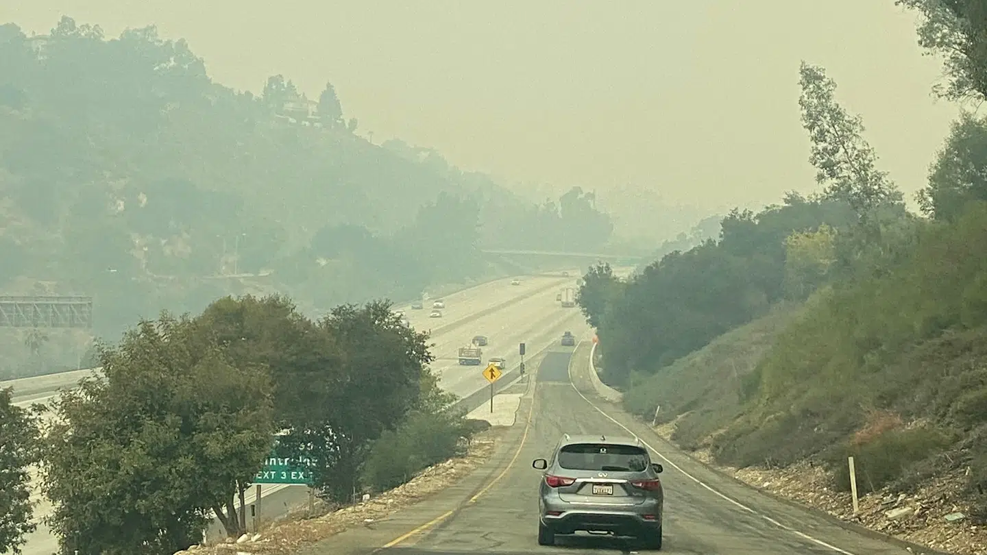 Familien Kosloffs nabolag har indhyllet i en smog, som det kan ses her.