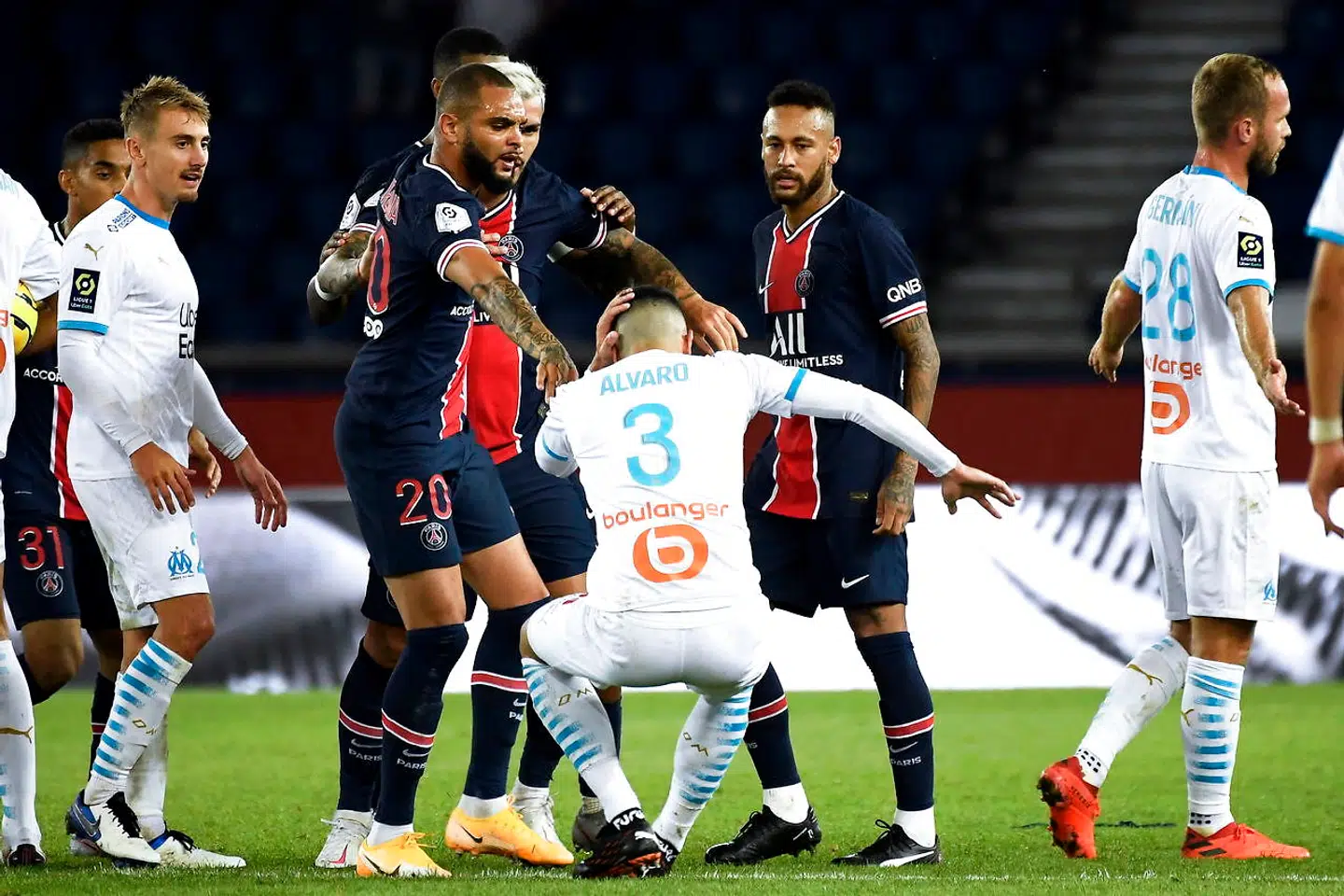 epa08667308 Olympique Marseille's Alvaro Gonzalez (C) reacts during the French Ligue 1 soccer match between Paris Saint-Germain (PSG) and Olympique Marseille at the Parc des Princes stadium in Paris, France, 13 September 2020. EPA/Julien de Rosa