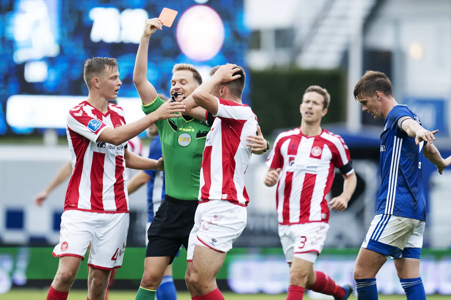 AaB-debutant Tim Prica fik direkte rødt kort, da AaB spillede 0-0 mod Lyngby i Superligaen søndag. Claus Bech/Ritzau Scanpix